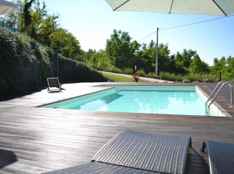 Country house with pool in Montottone