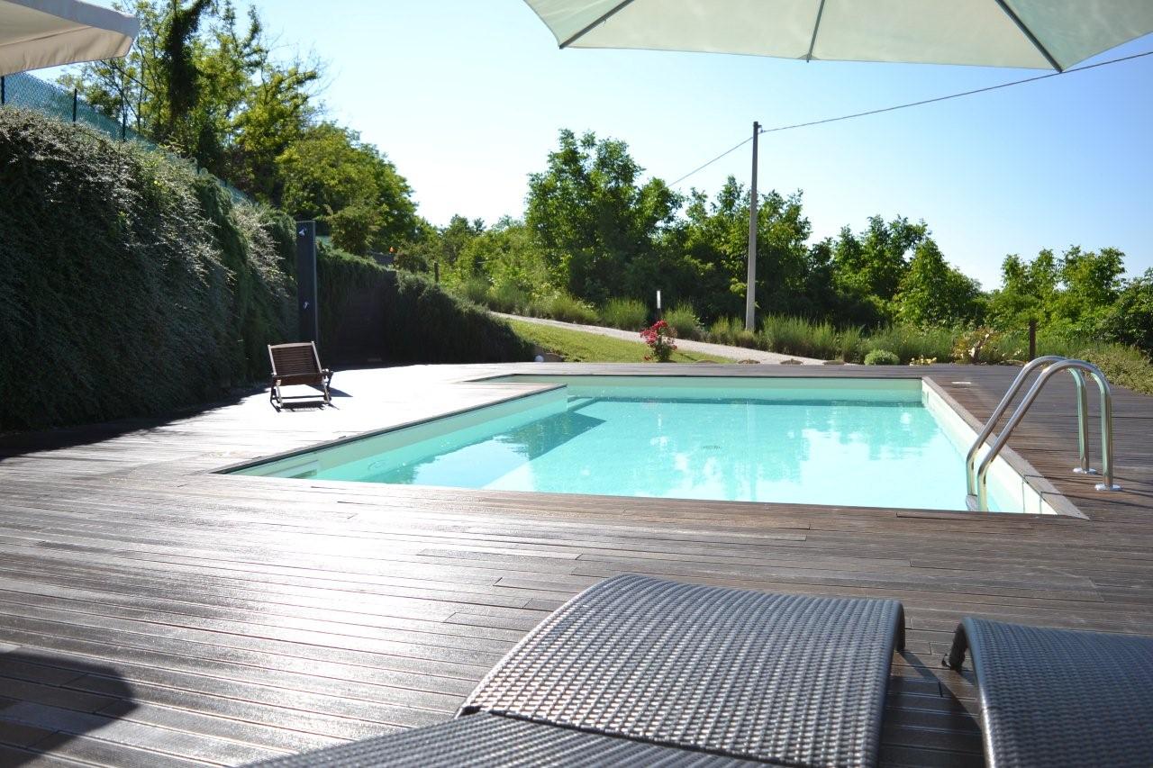 Country house with pool in Montottone