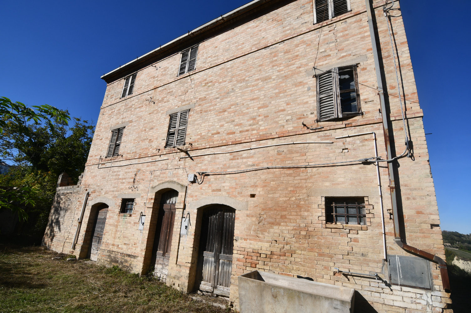 Farmhouse in Petritoli entrance