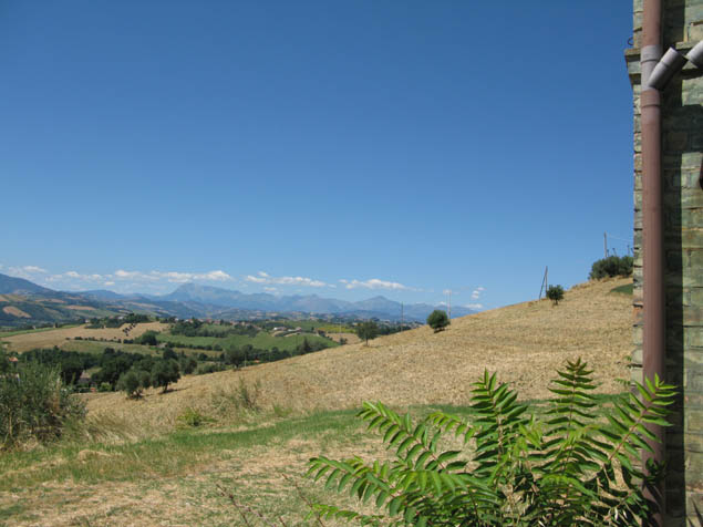 Brick farmhouse in Monterubbiano