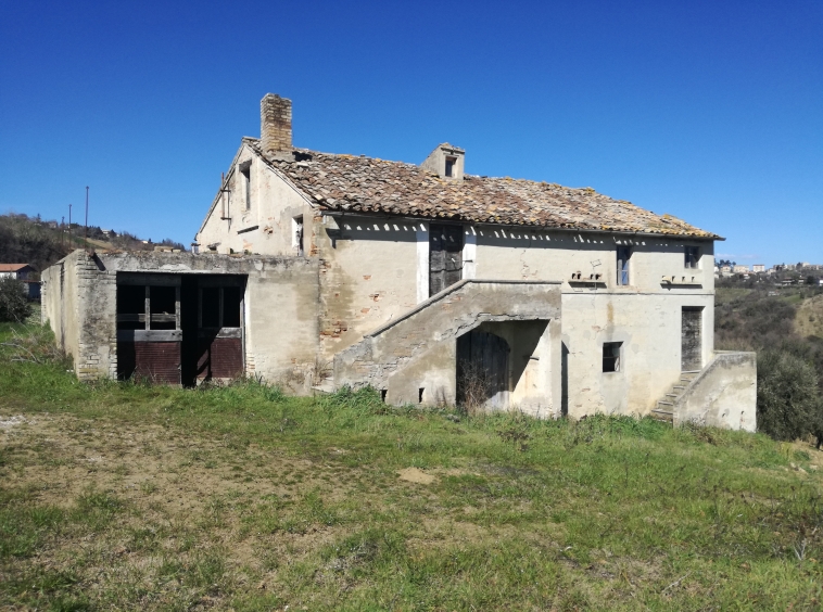 Countryhouse in Petritoli for sale
