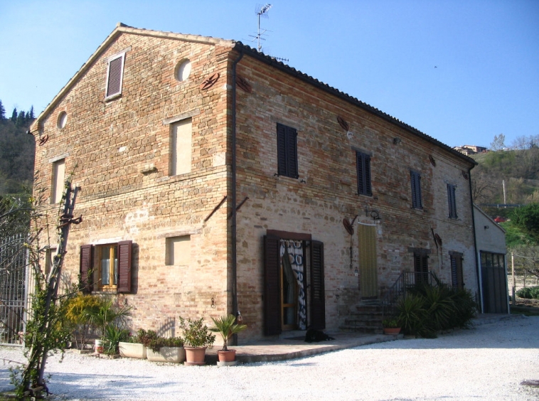 Country house in Colmurano