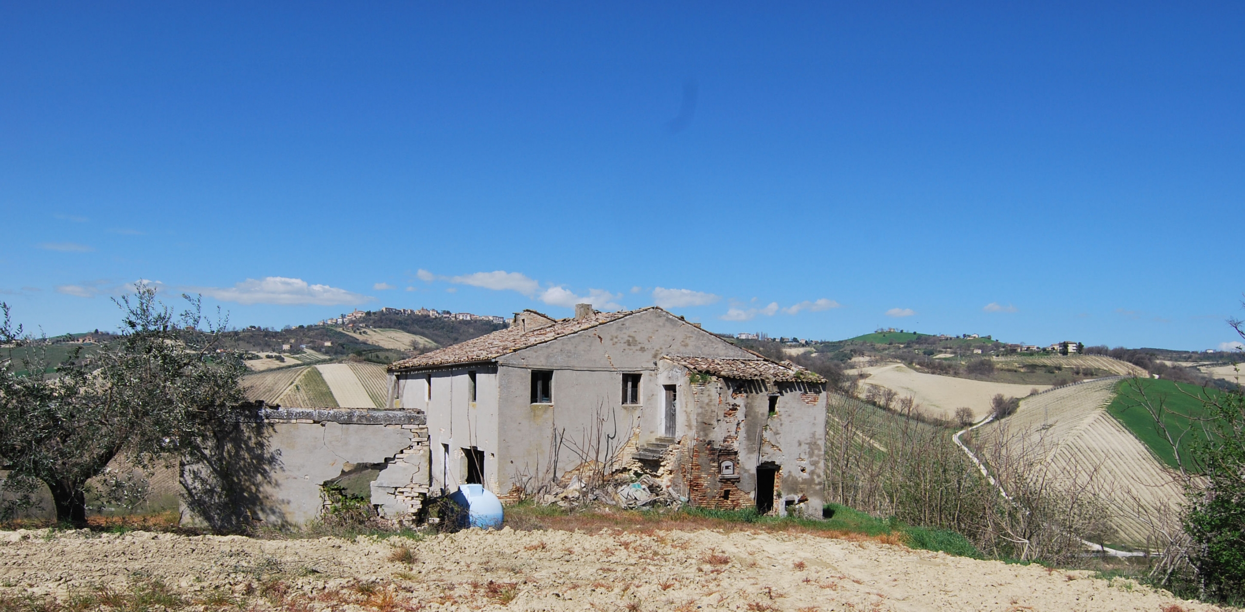 Country house near Montefiore dell'Aso