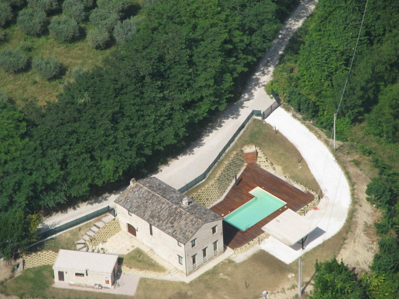 Country house with pool in Montottone