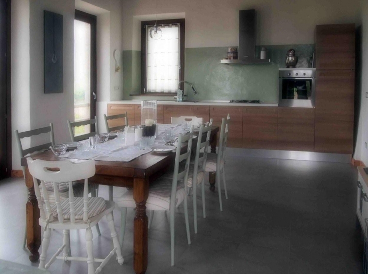 Country house with pool in Montottone