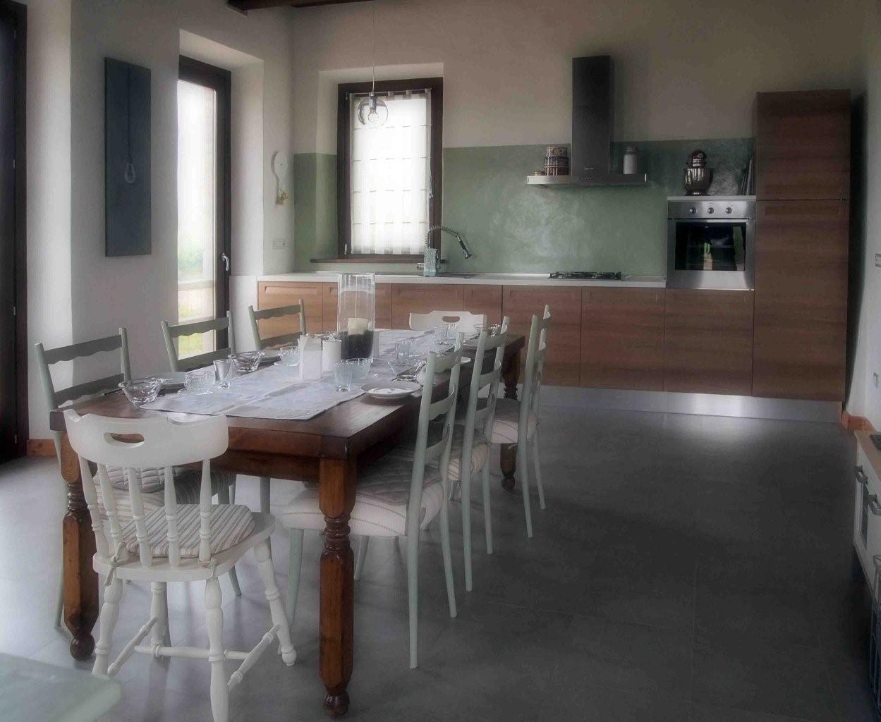 Country house with pool in Montottone