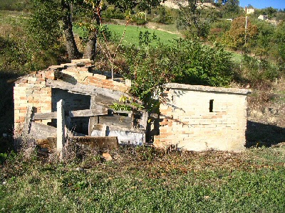 Brick farmhouse in Monterubbiano