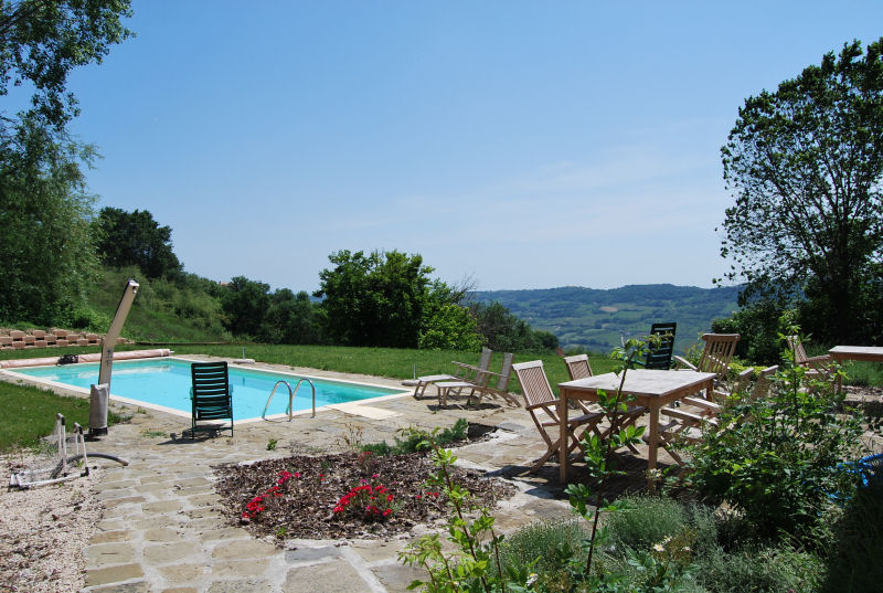 Country house with pool in Moresco
