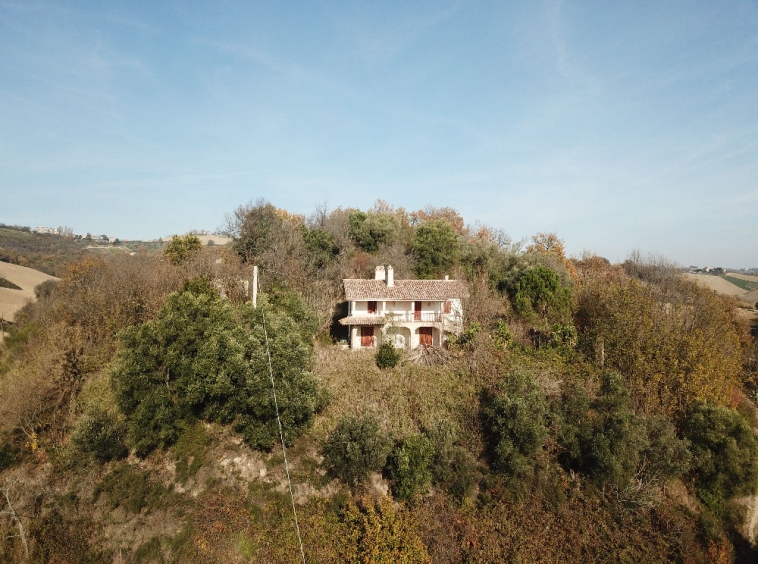 Country house in a dominant position near the Adriatic Coast S