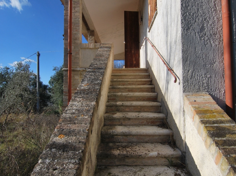 Country house in a dominant position near the Adriatic Coast S