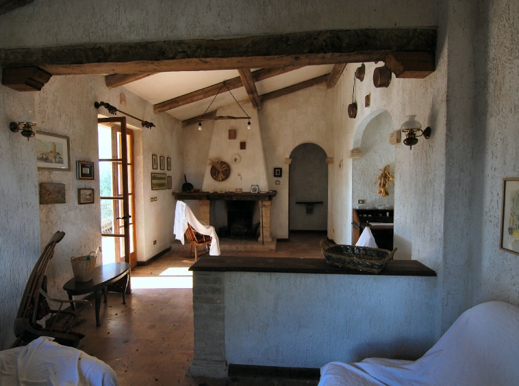 Country house in a dominant position near the Adriatic Coast S