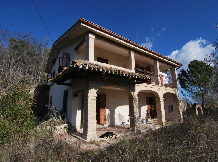 Country house in a dominant position near the Adriatic Coast S