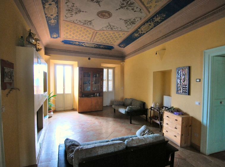 Townhouse with Terrace and fresco ceilings