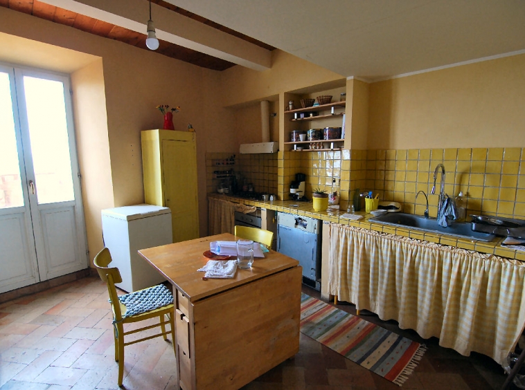 Townhouse with Terrace and fresco ceilings