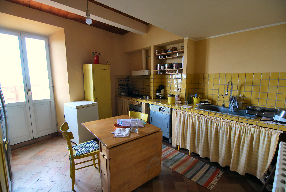 Townhouse with Terrace and fresco ceilings