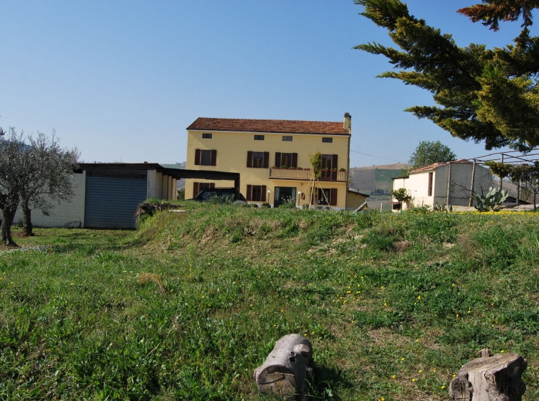 Country house with 5 hectares of land and potential for a small campsite