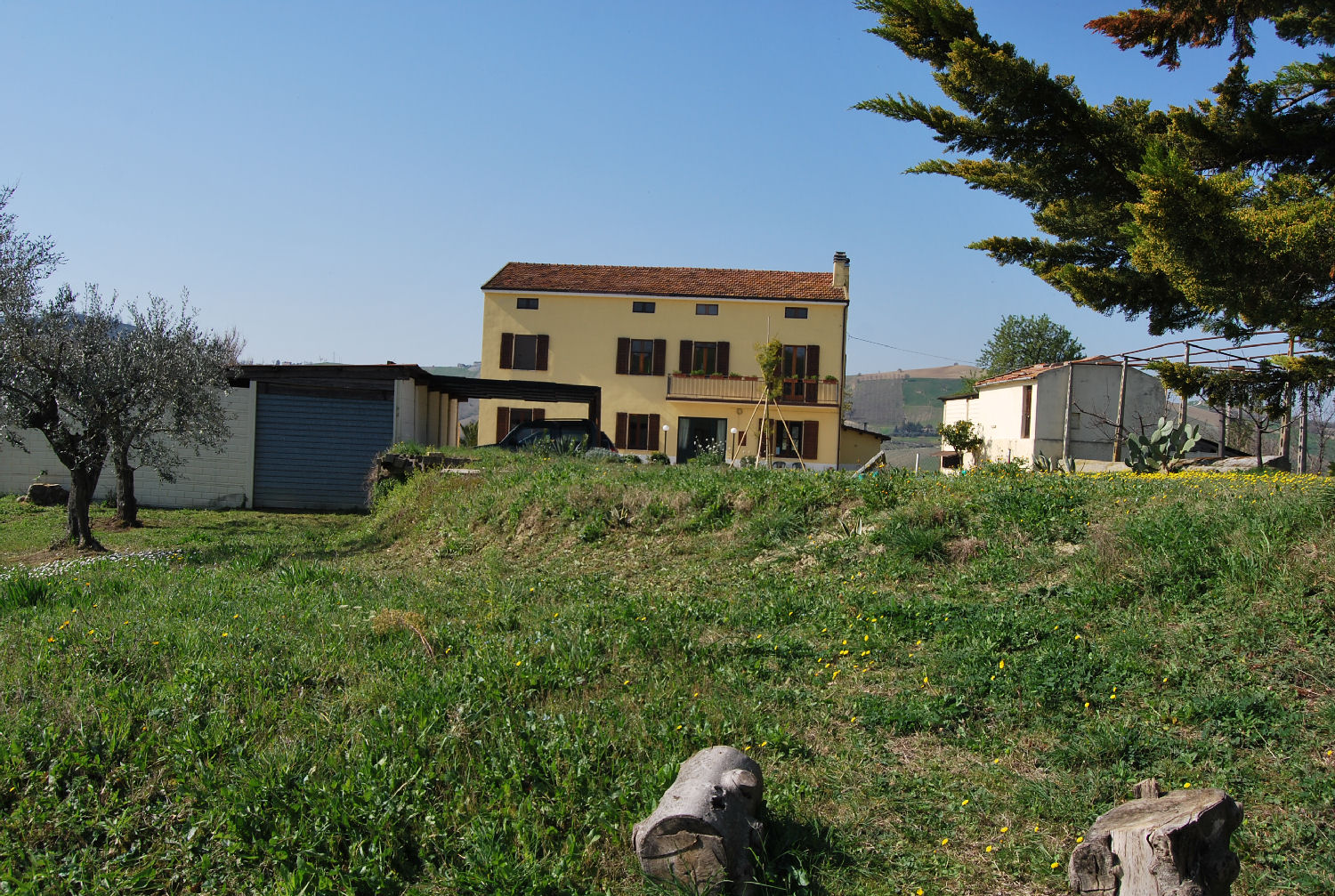 Country house with 5 hectares of land and potential for a small campsite