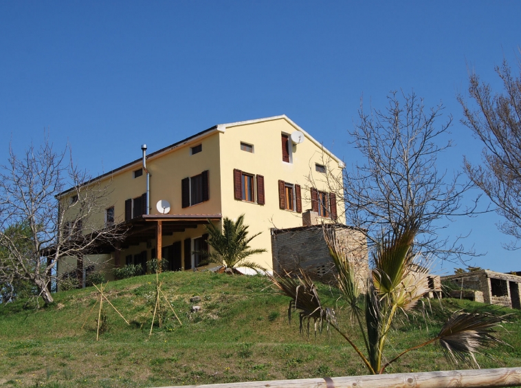 Country house with 5 hectares of land and potential for a small campsite
