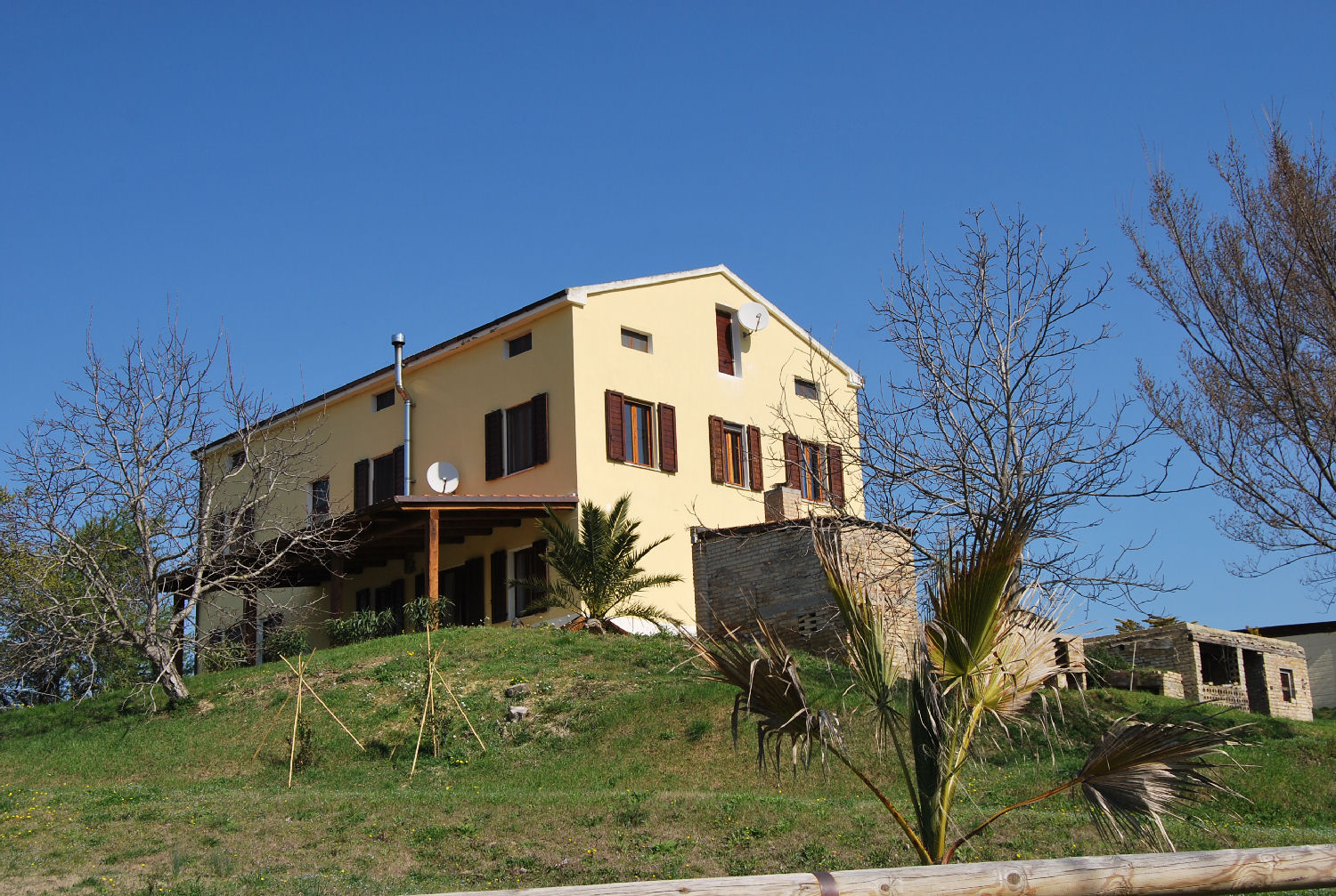 Country house with 5 hectares of land and potential for a small campsite