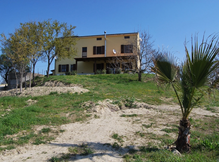 Country house with 5 hectares of land and potential for a small campsite