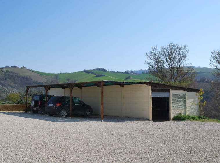 Country house with 5 hectares of land and potential for a small campsite