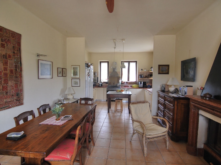 Country house with 5 hectares of land and potential for a small campsite