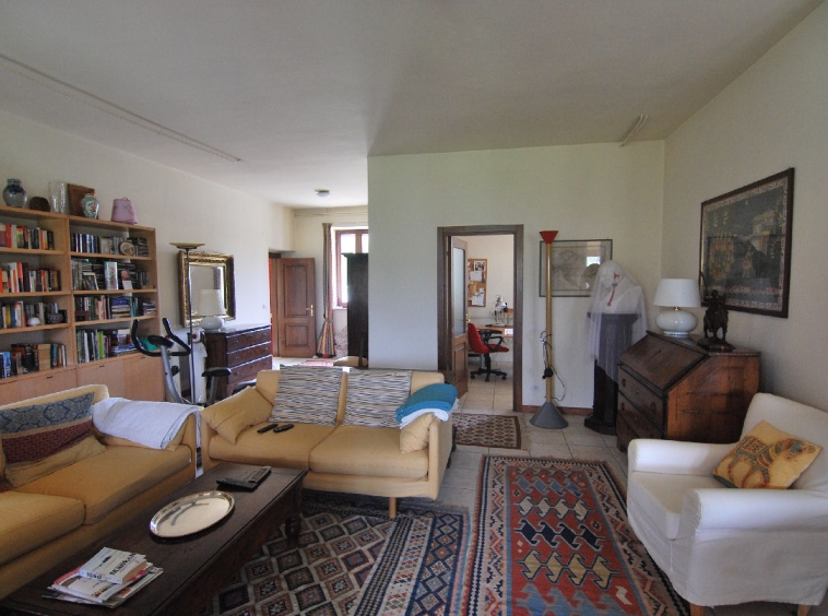 Country house with 5 hectares of land and potential for a small campsite