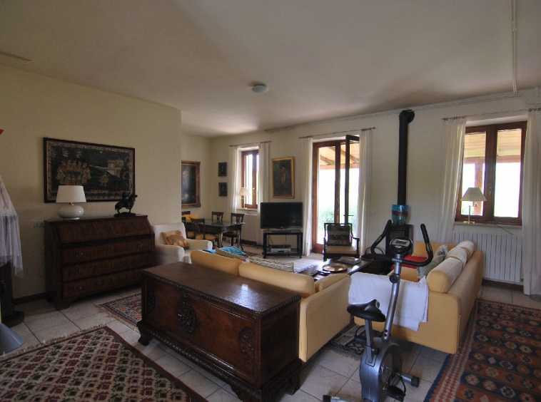Country house with 5 hectares of land and potential for a small campsite