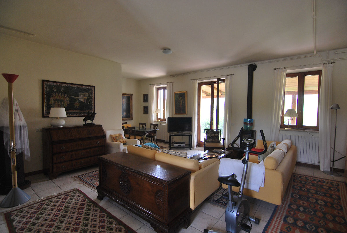 Country house with 5 hectares of land and potential for a small campsite