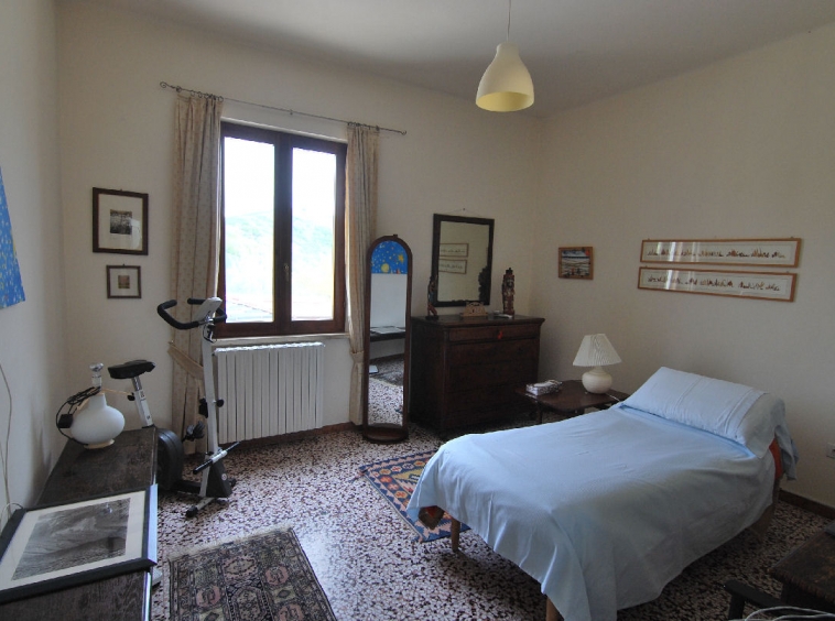 Country house with 5 hectares of land and potential for a small campsite