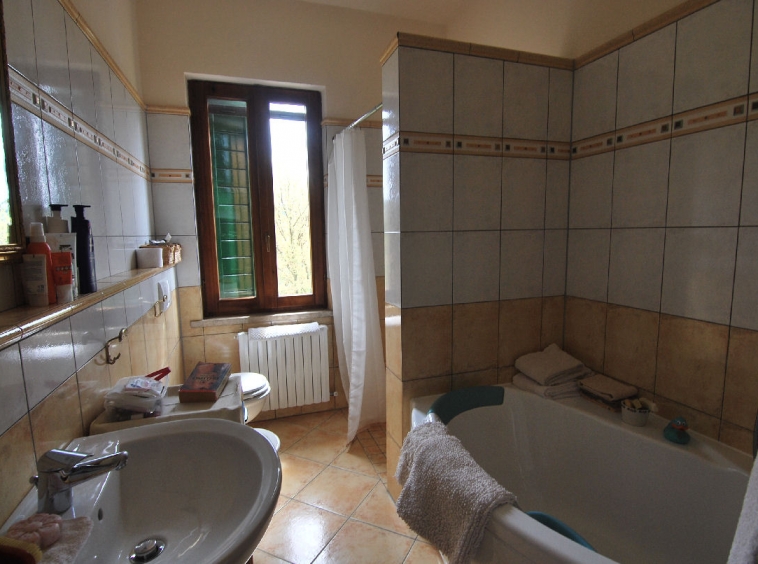 Country house with 5 hectares of land and potential for a small campsite