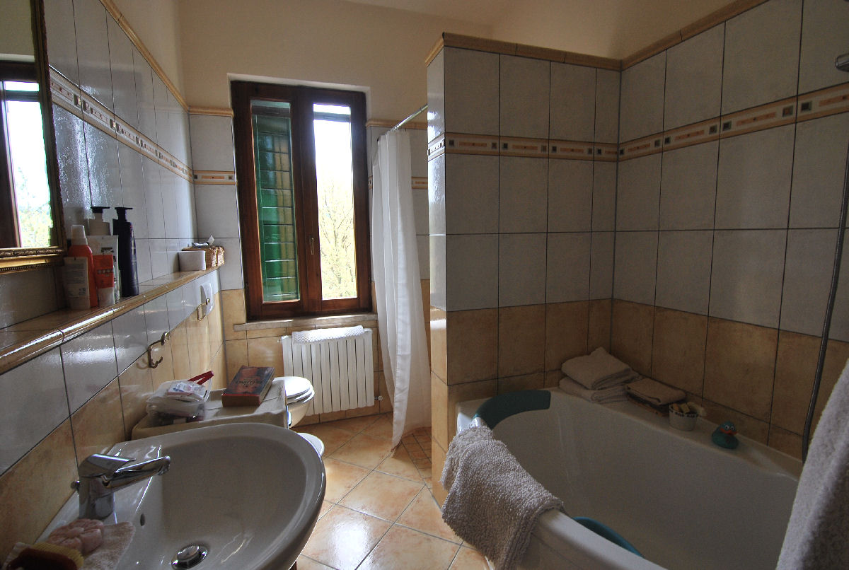 Country house with 5 hectares of land and potential for a small campsite