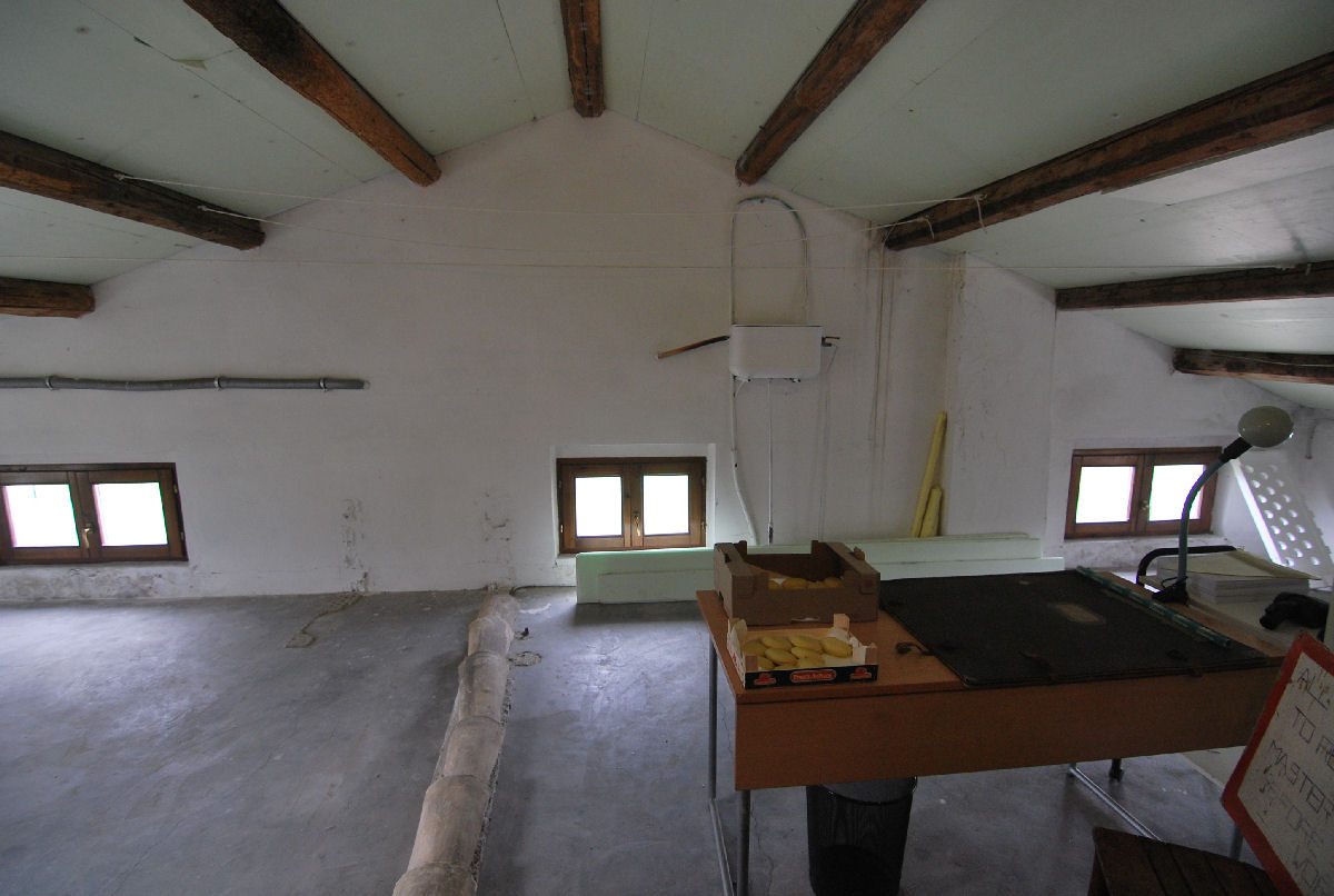 Country house with 5 hectares of land and potential for a small campsite