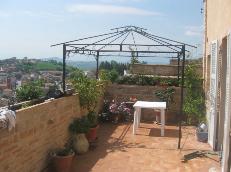 Townhouse with Terrace and fresco ceilings