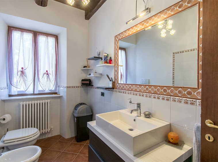 House restored with garden for sale in Sant’Angelo in Pontano