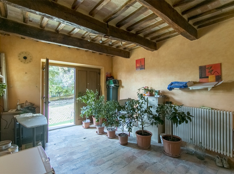 House restored with garden for sale in Sant’Angelo in Pontano