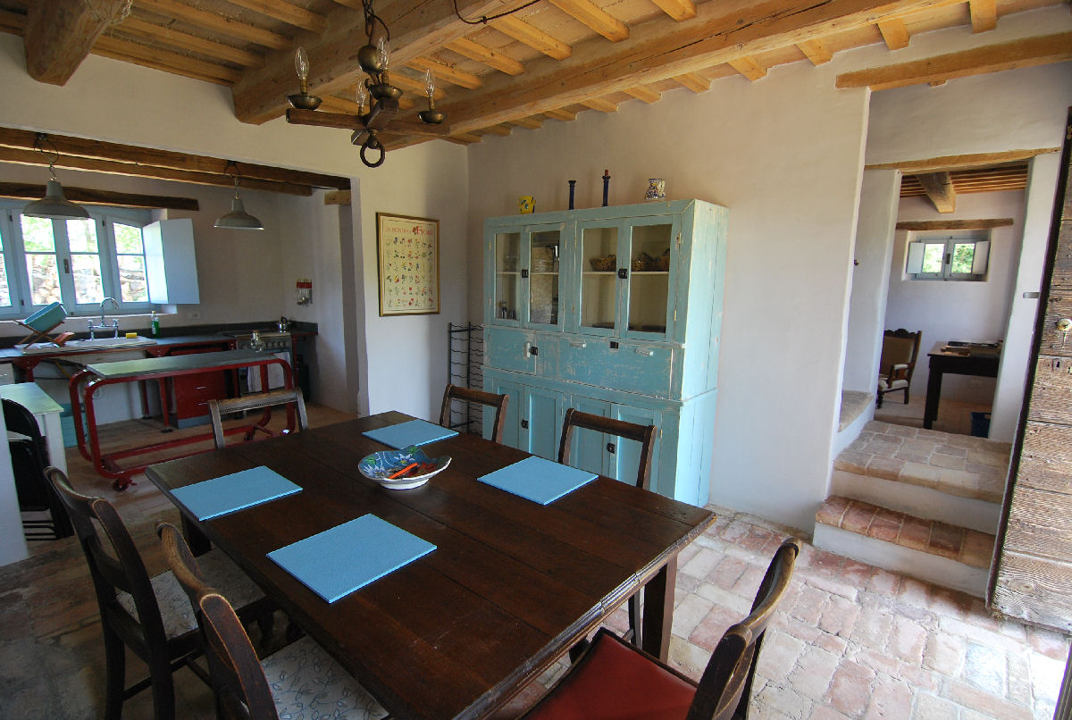 Traditional farmhouse with Sibillini Mountains view