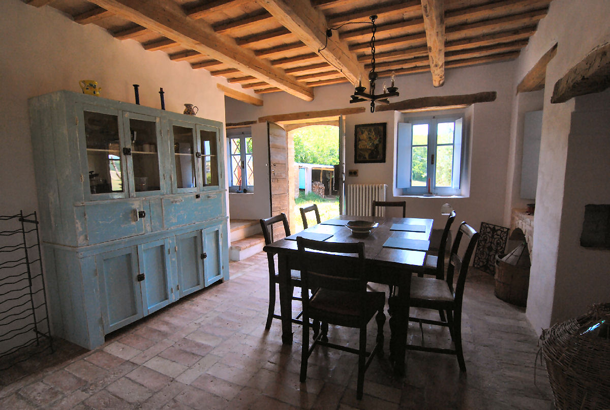 Traditional farmhouse with Sibillini Mountains view