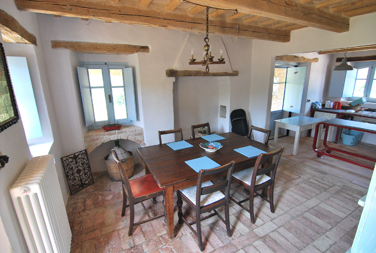 Traditional farmhouse with Sibillini Mountains view