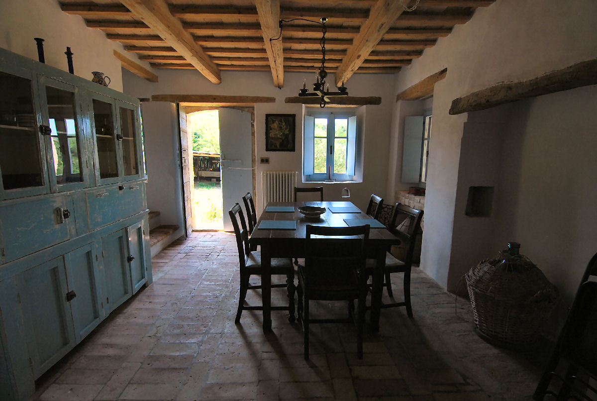 Traditional farmhouse with Sibillini Mountains view
