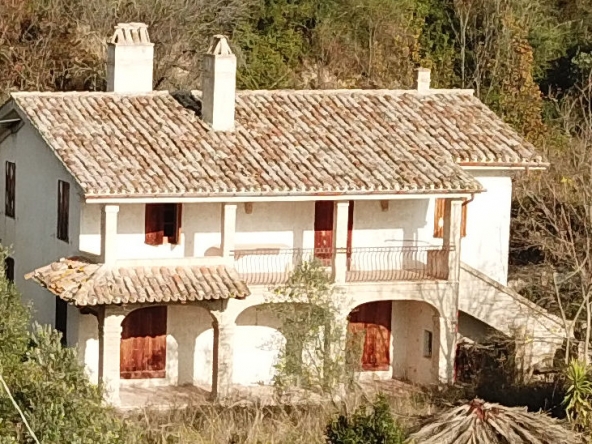 Country house in a dominant position near the Adriatic Coast S