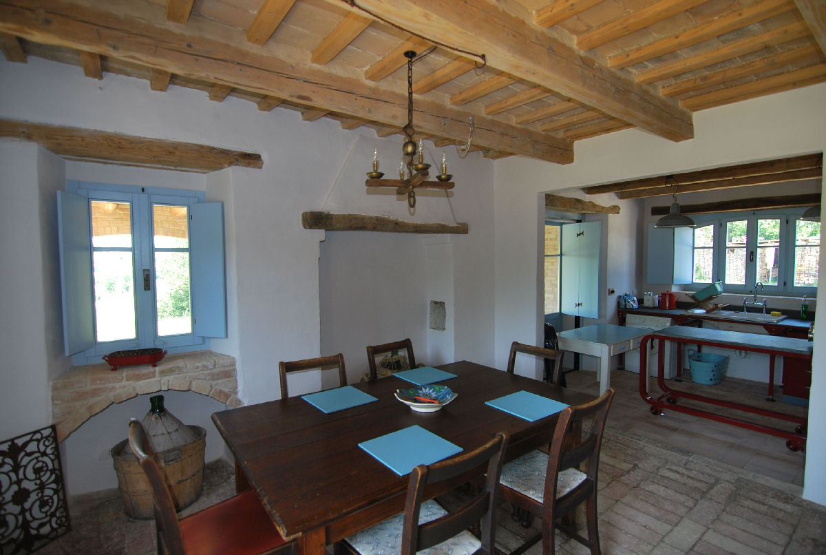 Traditional farmhouse with Sibillini Mountains view