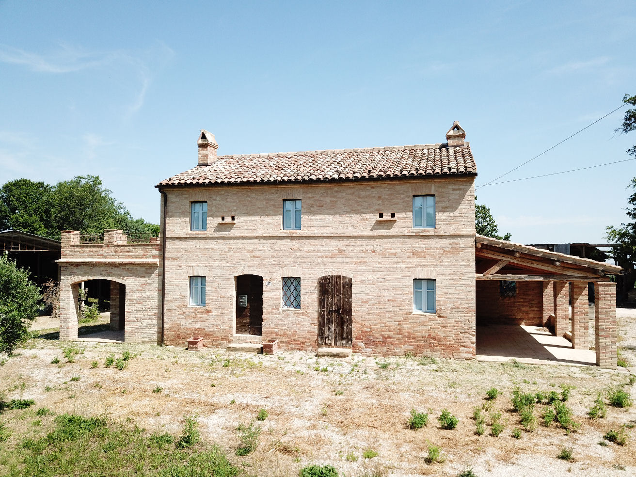 Traditional farmhouse with Sibillini Mountains view