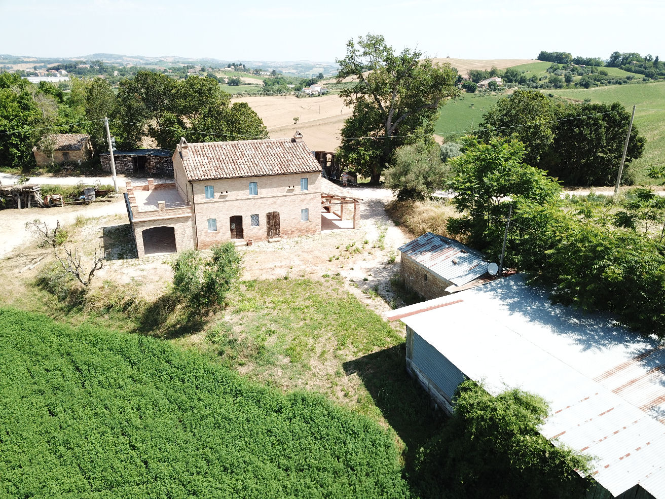 Traditional farmhouse with Sibillini Mountains view