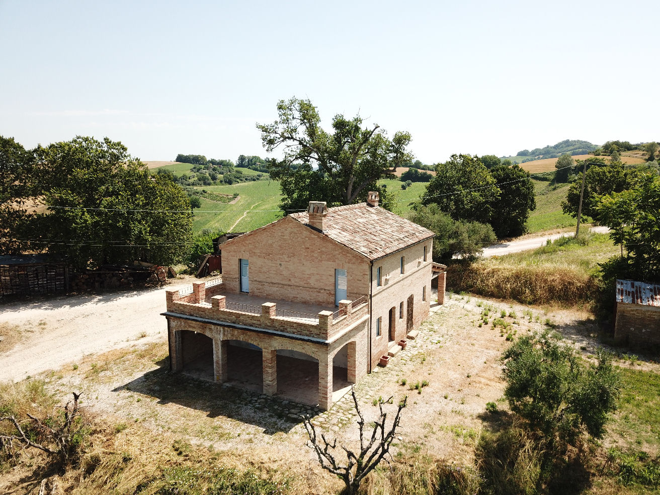 Traditional farmhouse with Sibillini Mountains view