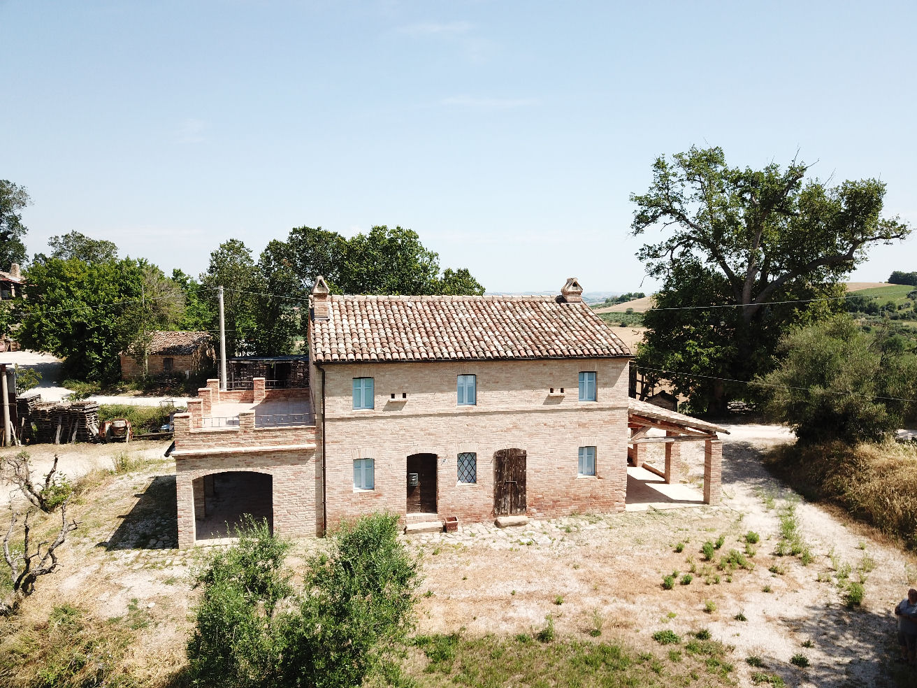 Traditional farmhouse with Sibillini Mountains view