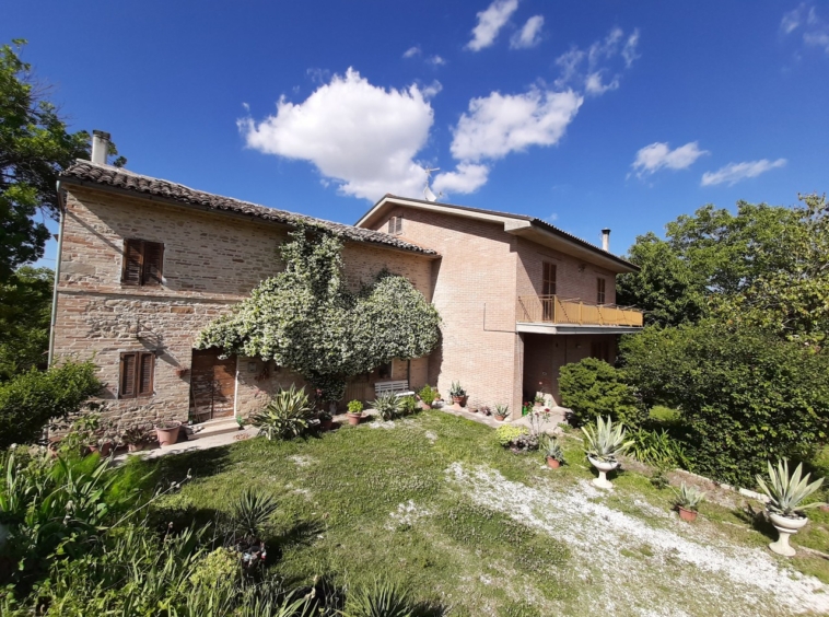 Three units country house in Servigliano