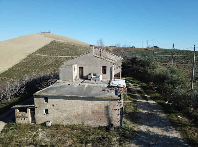 Farmhouse with Sibillini Mountains view