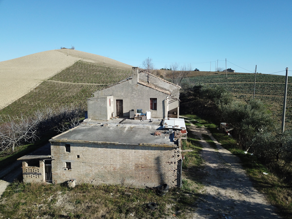 Farmhouse with Sibillini Mountains view