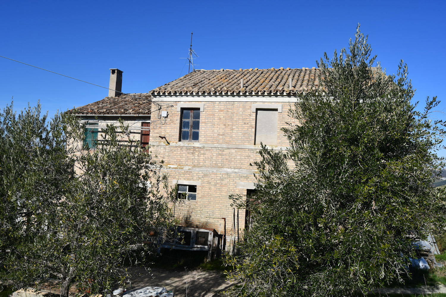 Farmhouse with Sibillini Mountains view